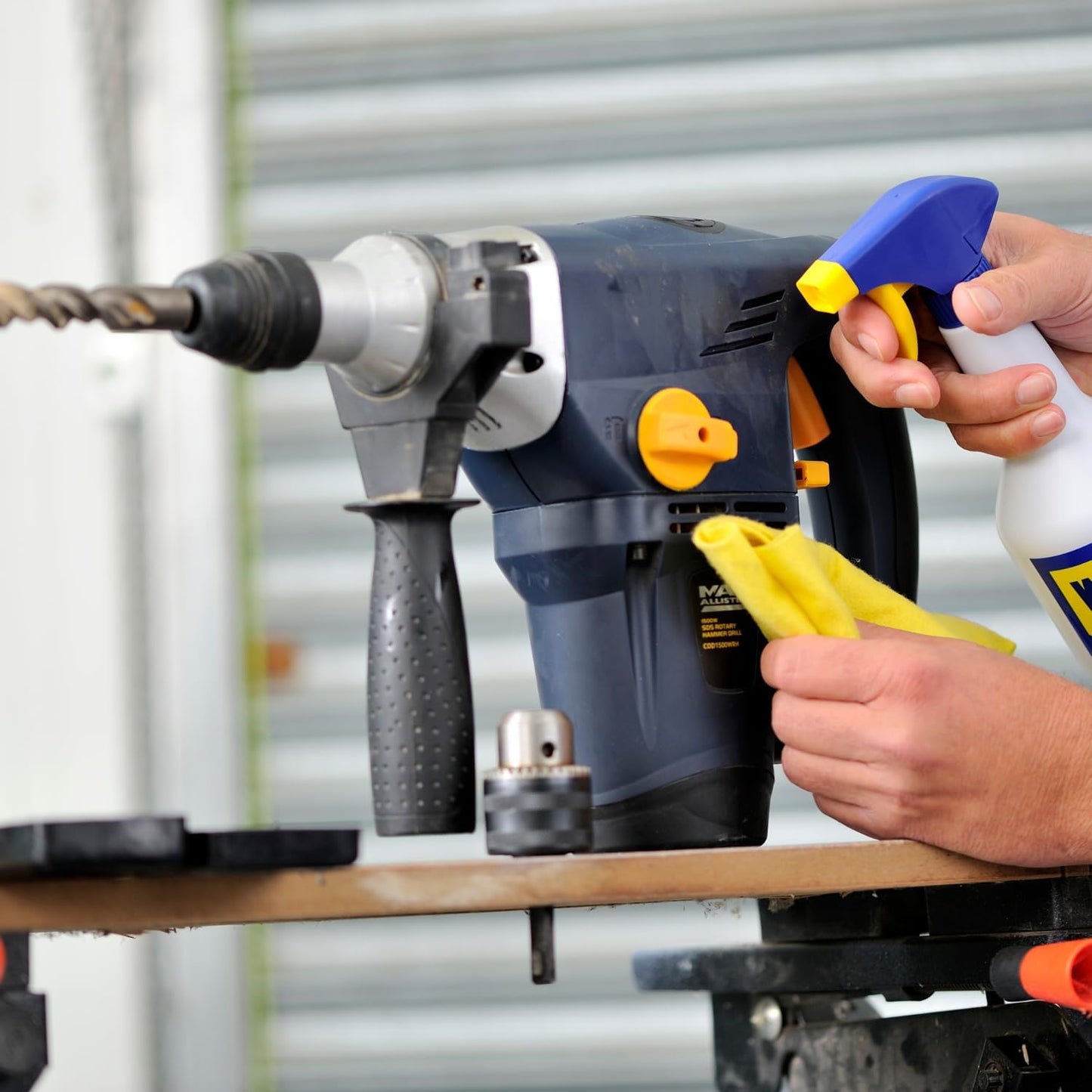 Multipurpose oil 5L can + WD-40 sprayer