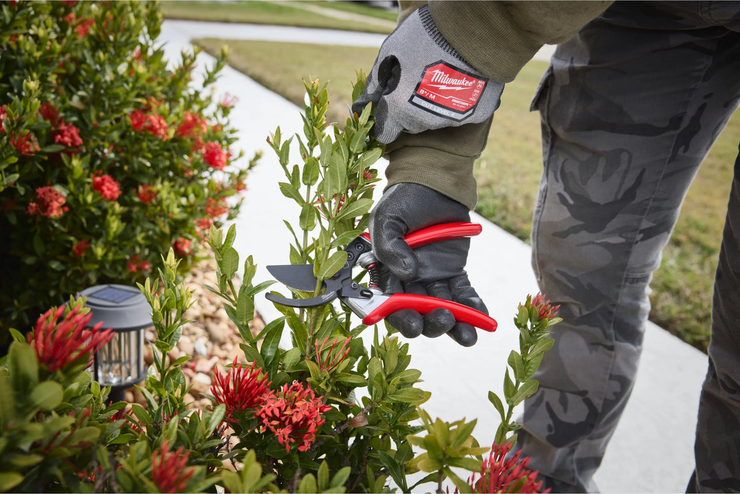 Milwaukee 25mm Bypass Pruning Shears with Holster
