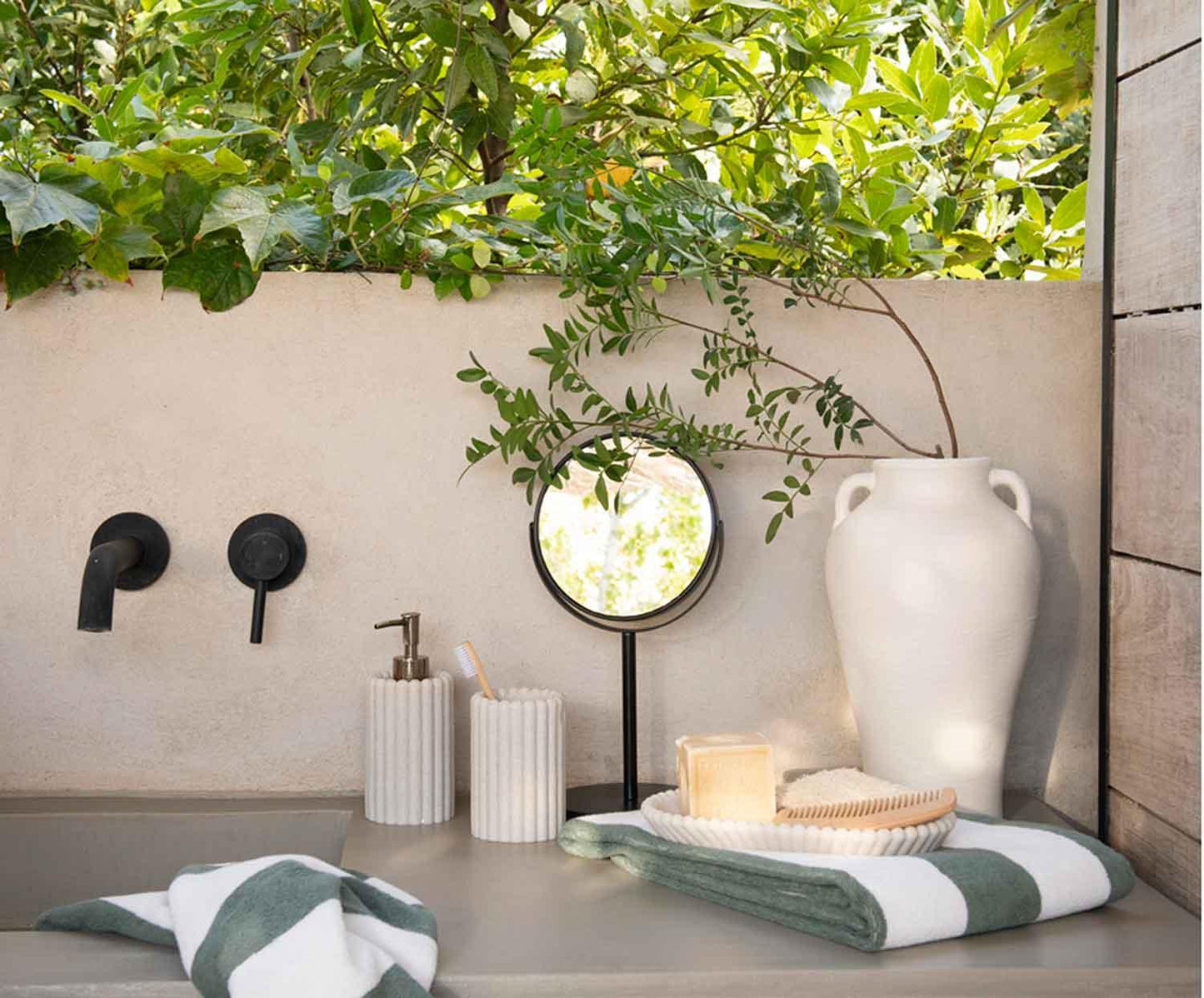 Espejo de aumento x10 Negro mate con pie Andrea House