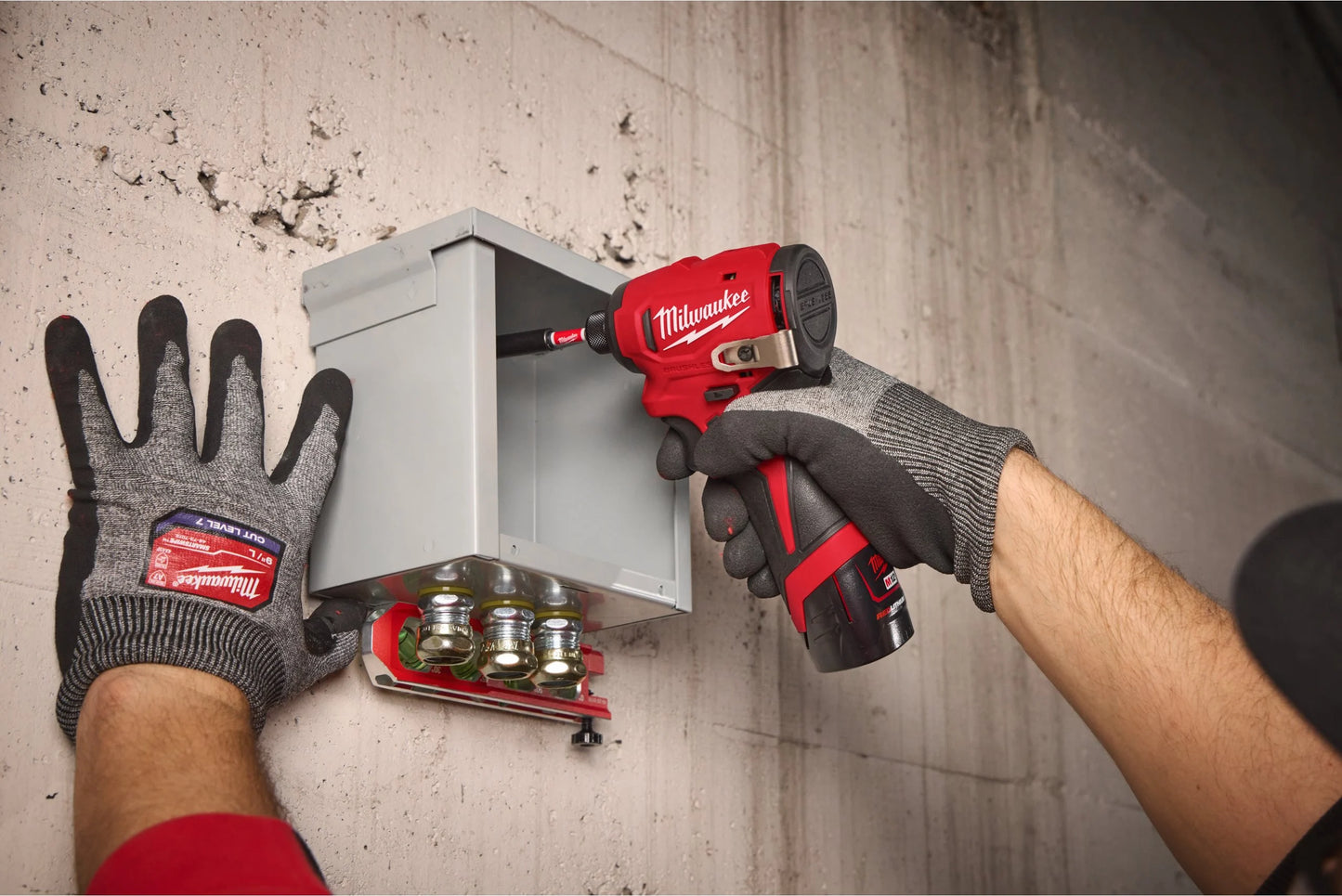 Atornillador de impacto subcompacto M12 1/4" hex 124Nm Milwaukee M12 BLIDRC-0